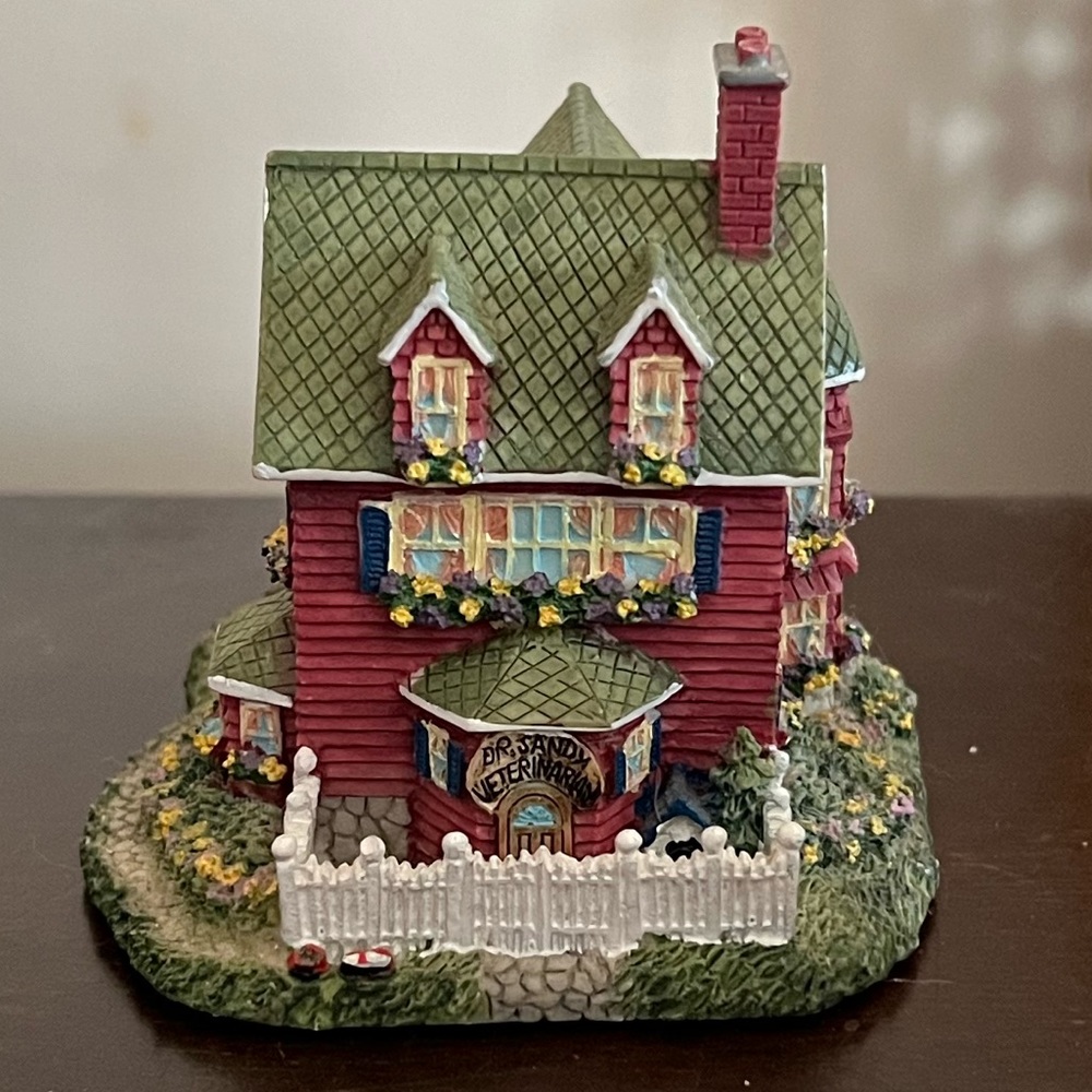International Resources LLC AH187 Dr. Sandy, Veterinarian Miniature Model